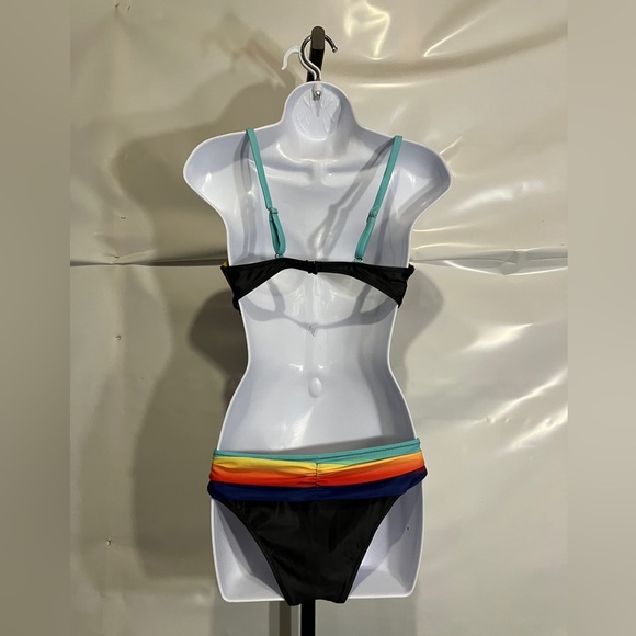 Women’s 2 Piece Bikini Swimsuit Size Medium - Picture 2 of 2